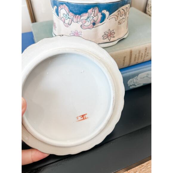 Toyo Trumpet Tapestry Flora Pottery Trinket Box - Picture 10 of 10